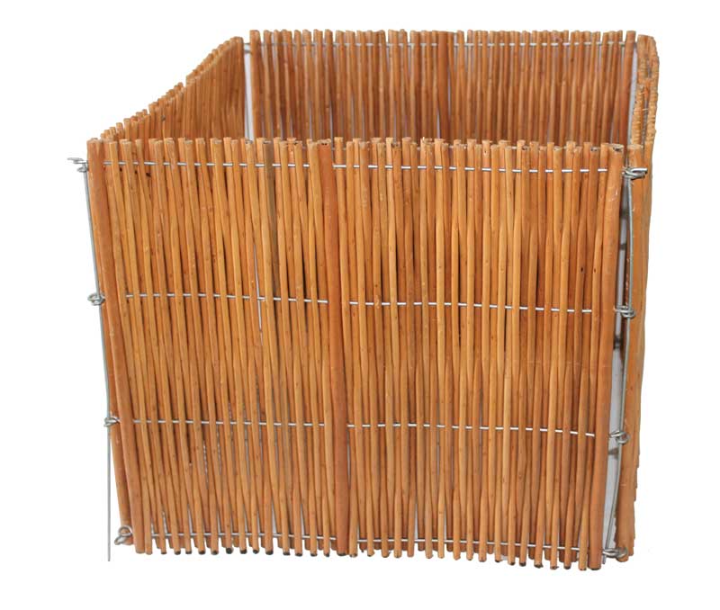 铁丝编织的柳树花坛